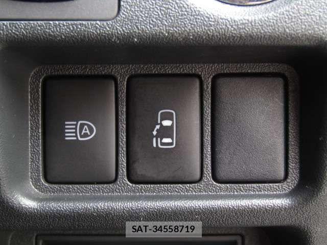 Toyota HIACE WAGON 2023-04 3374984-12