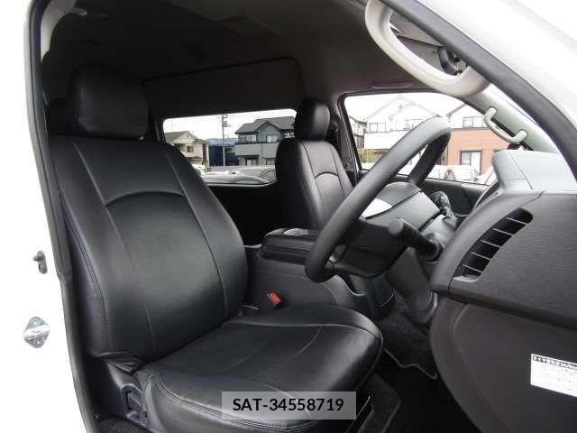 Toyota HIACE WAGON 2023-04 3374984-3