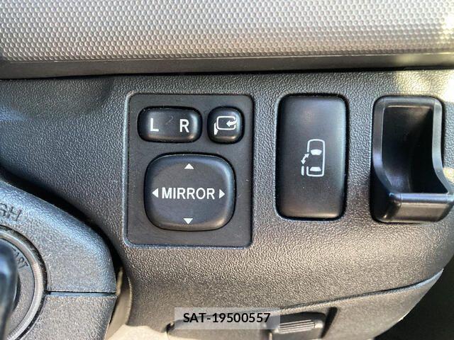 Toyota HIACE WAGON 2012-11 3671561-11