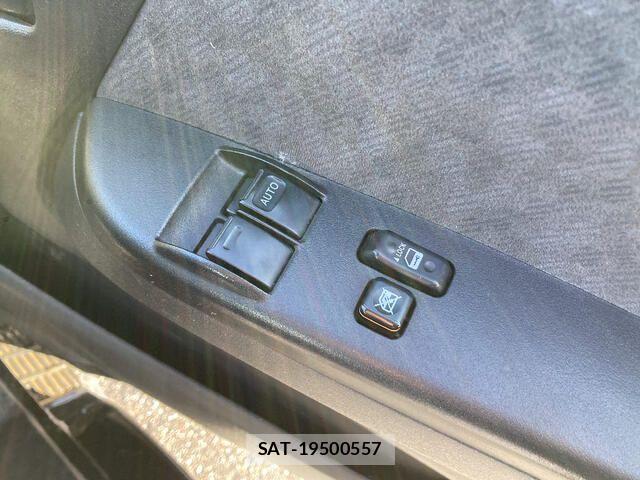 Toyota HIACE WAGON 2012-11 3671561-12