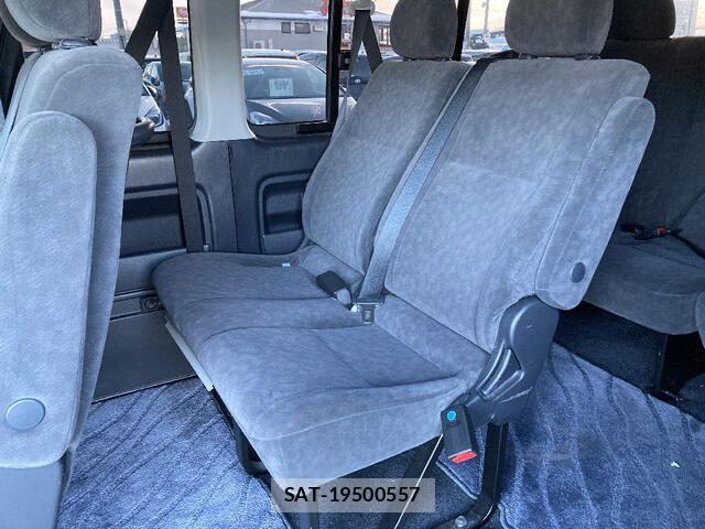 Toyota HIACE WAGON 2012-11 3671561-18