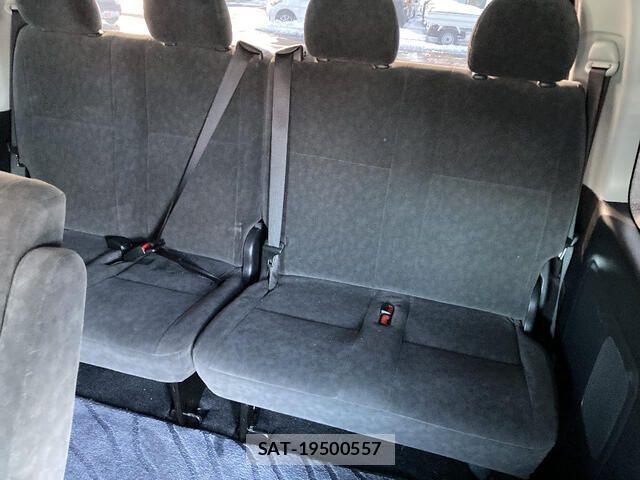 Toyota HIACE WAGON 2012-11 3671561-19