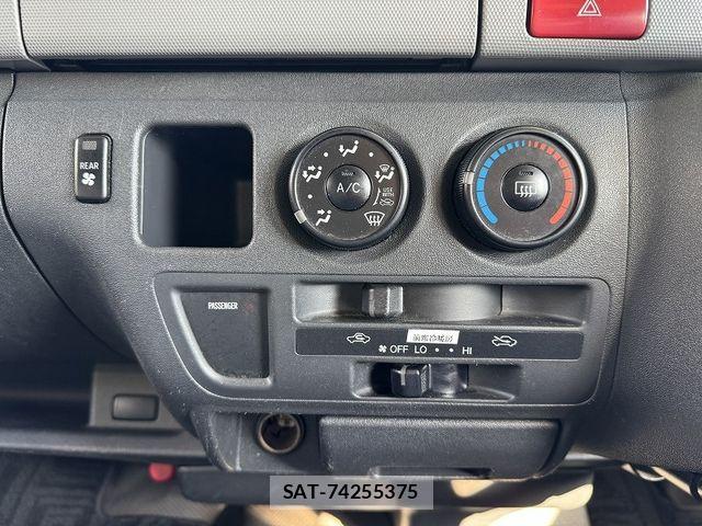 Toyota HIACE WAGON 2005-01 4754052-17