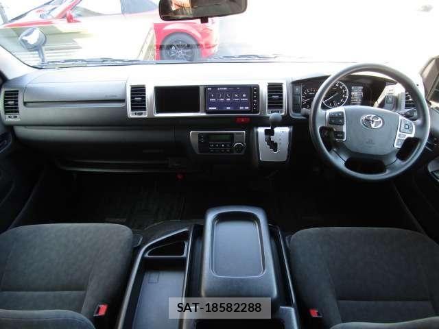 Toyota HIACE WAGON 2023-10 5869041-2