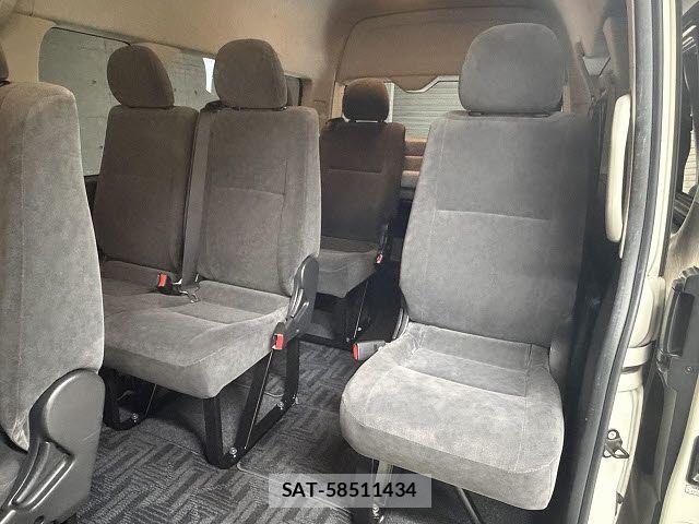 Toyota HIACE WAGON 2020-02 6751832-10