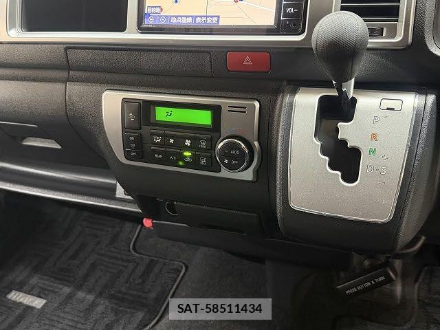 Toyota HIACE WAGON 2020-02 6751832-16