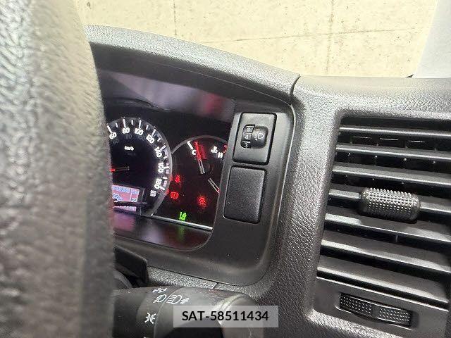 Toyota HIACE WAGON 2020-02 6751832-18