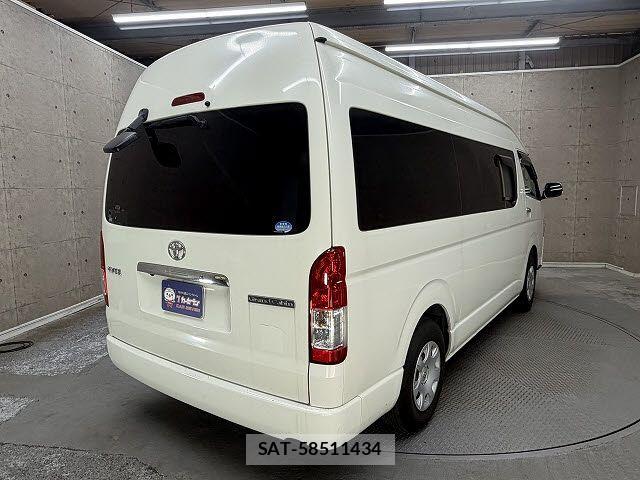 Toyota HIACE WAGON 2020-02 6751832-1