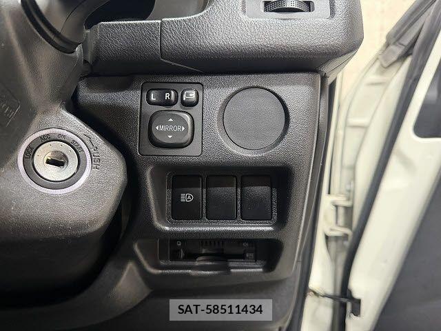 Toyota HIACE WAGON 2020-02 6751832-20