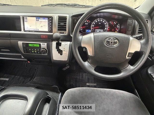 Toyota HIACE WAGON 2020-02 6751832-2