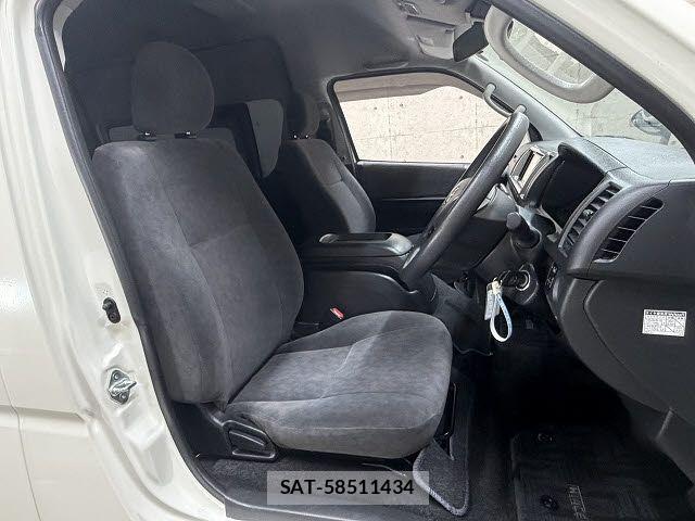 Toyota HIACE WAGON 2020-02 6751832-3