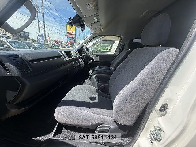 Toyota HIACE WAGON 2020-02 6751832-4
