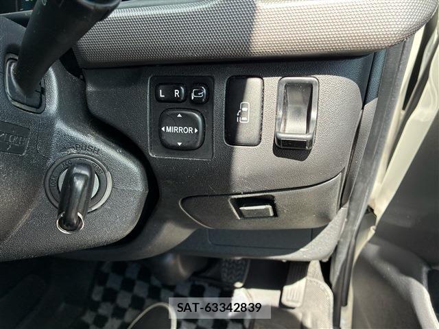 Toyota HIACE WAGON 2013-10 6815236-17