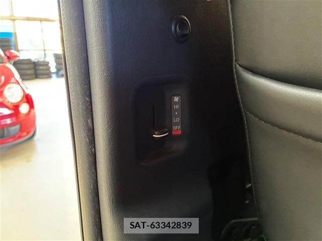 Toyota HIACE WAGON 2013-10 6815236-24