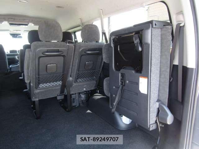 Toyota HIACE WAGON 2023-10 7058796-17