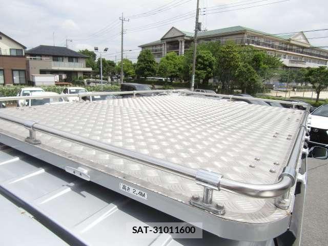 Toyota HIACE WAGON 2017-03 7219424-15
