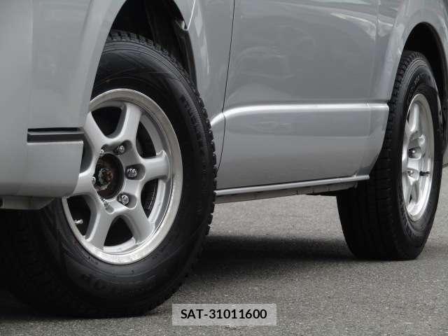 Toyota HIACE WAGON 2017-03 7219424-25