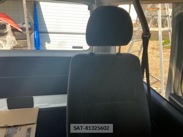 Toyota HIACE WAGON 2019-03 7327419-16