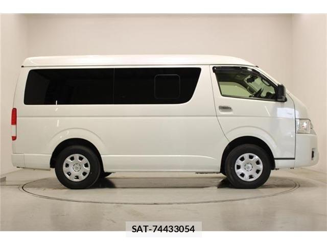Toyota HIACE WAGON 2023-02 7327418-12