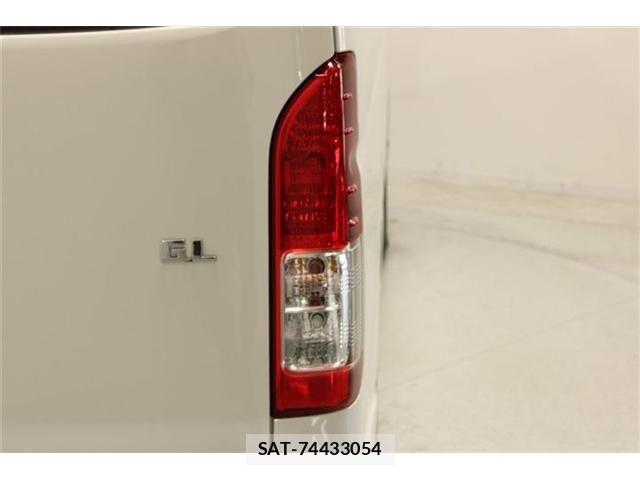 Toyota HIACE WAGON 2023-02 7327418-17