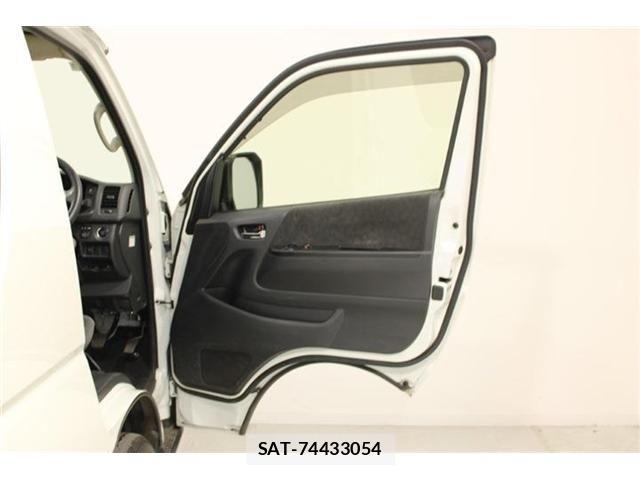 Toyota HIACE WAGON 2023-02 7327418-28