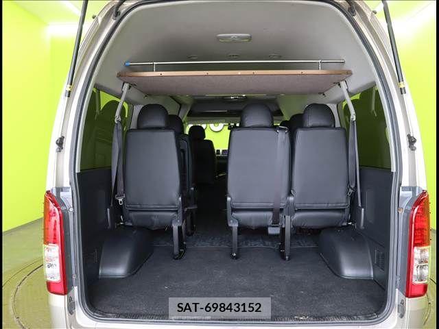 Toyota HIACE WAGON 2016-08 7358035-20