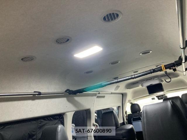 Toyota HIACE WAGON 2022-08 7358029-8