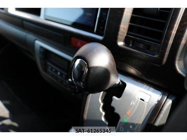 Toyota HIACE WAGON 2023-01 7616939-10