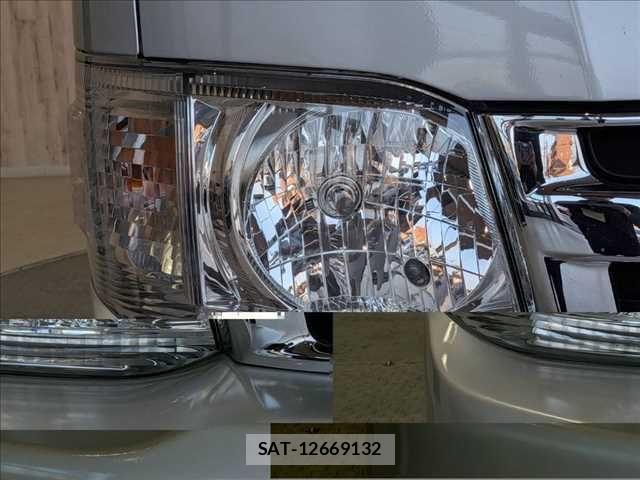 Toyota HIACE WAGON 2011-06 7723934-22