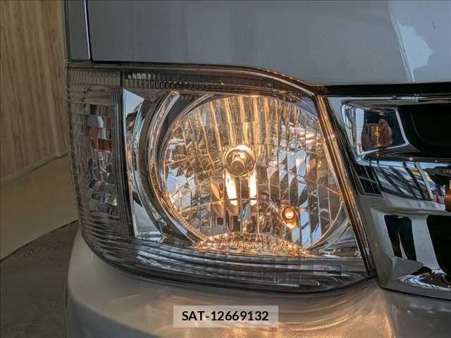 Toyota HIACE WAGON 2011-06 7723934-29