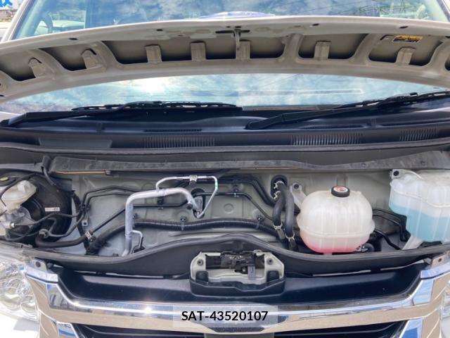 Toyota HIACE WAGON 2024-04 7723925-13
