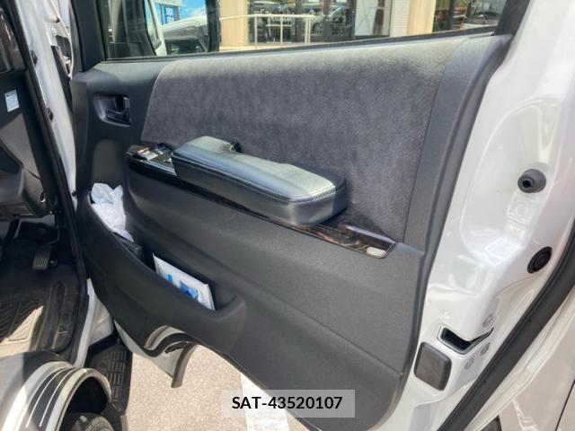 Toyota HIACE WAGON 2024-04 7723925-16