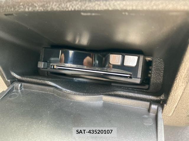 Toyota HIACE WAGON 2024-04 7723925-18