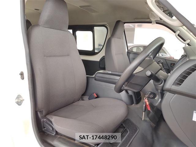 Toyota HIACE WAGON 2018-12 7902698-12