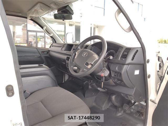 Toyota HIACE WAGON 2018-12 7902698-13