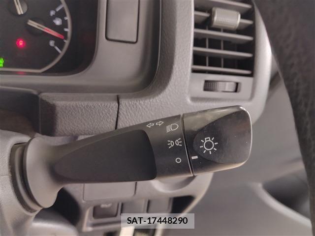 Toyota HIACE WAGON 2018-12 7902698-18
