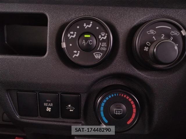 Toyota HIACE WAGON 2018-12 7902698-24