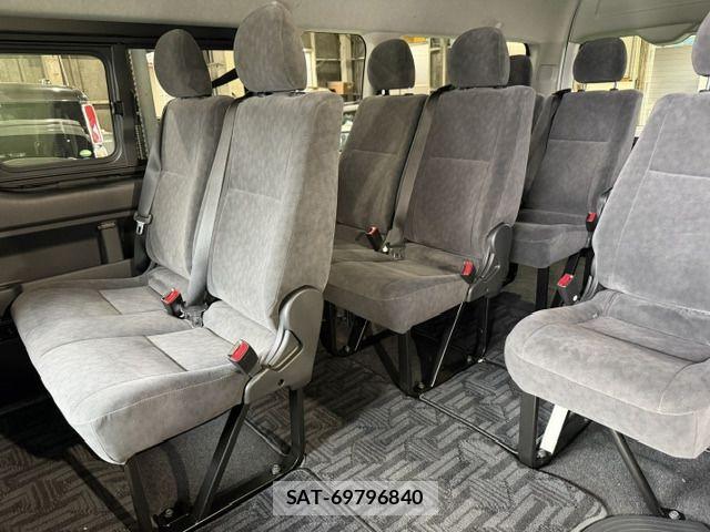 Toyota HIACE WAGON 2025-10 7979408-9