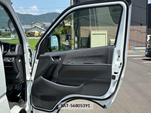 Toyota HIACE WAGON 2025-09 8035881-14