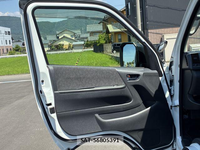 Toyota HIACE WAGON 2025-09 8035881-22