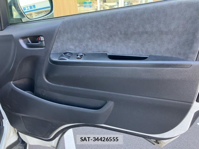 Toyota HIACE WAGON 2013-12 8073968-17