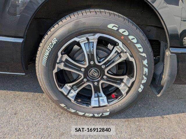 Toyota HIACE WAGON 2016-07 8130458-26