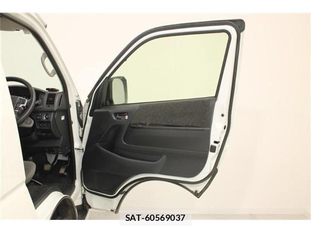 Toyota HIACE WAGON 2025-09 8207810-29