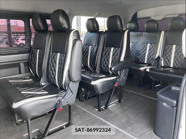 Toyota HIACE WAGON 2020-11 8245379-18