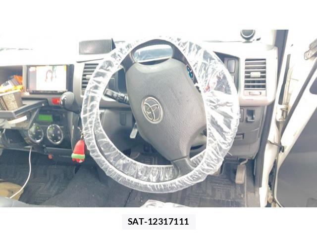 Toyota HIACE WAGON 2012-10 8336109-11