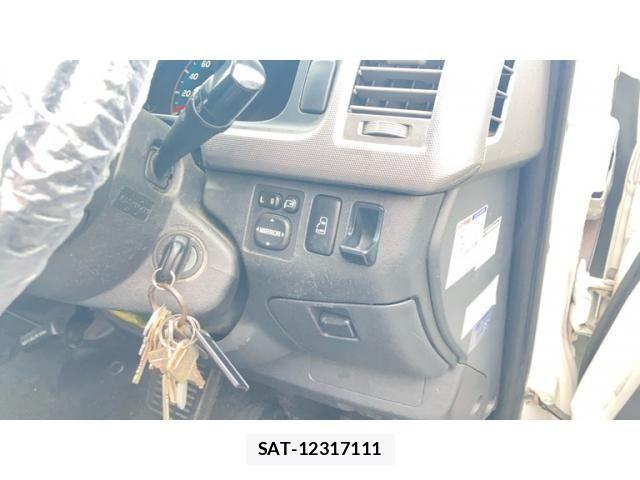 Toyota HIACE WAGON 2012-10 8336109-12