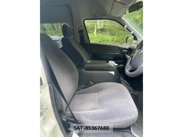 Toyota HIACE WAGON 2016-10 8366195-15