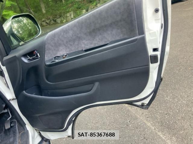 Toyota HIACE WAGON 2016-10 8366195-17