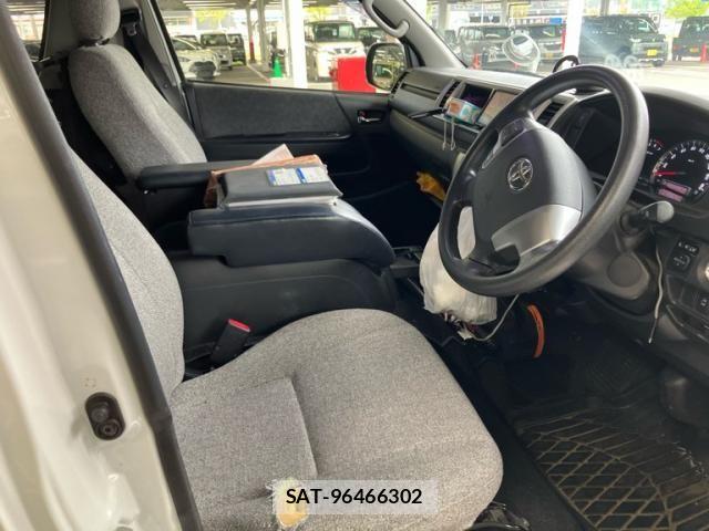 Toyota HIACE WAGON 2018-12 8412745-13