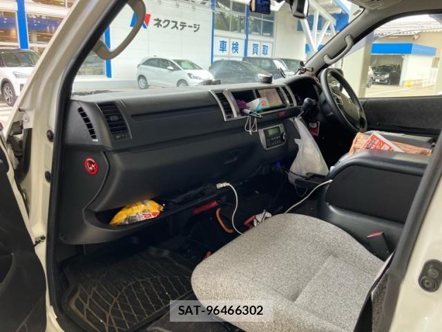 Toyota HIACE WAGON 2018-12 8412745-16